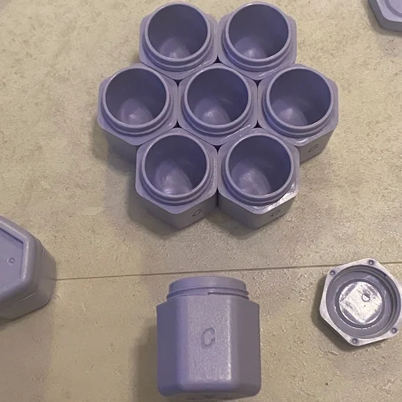 NWOT 10 Cadence Magnetic Travel Containers - Set of 10 - Picture 12 of 15